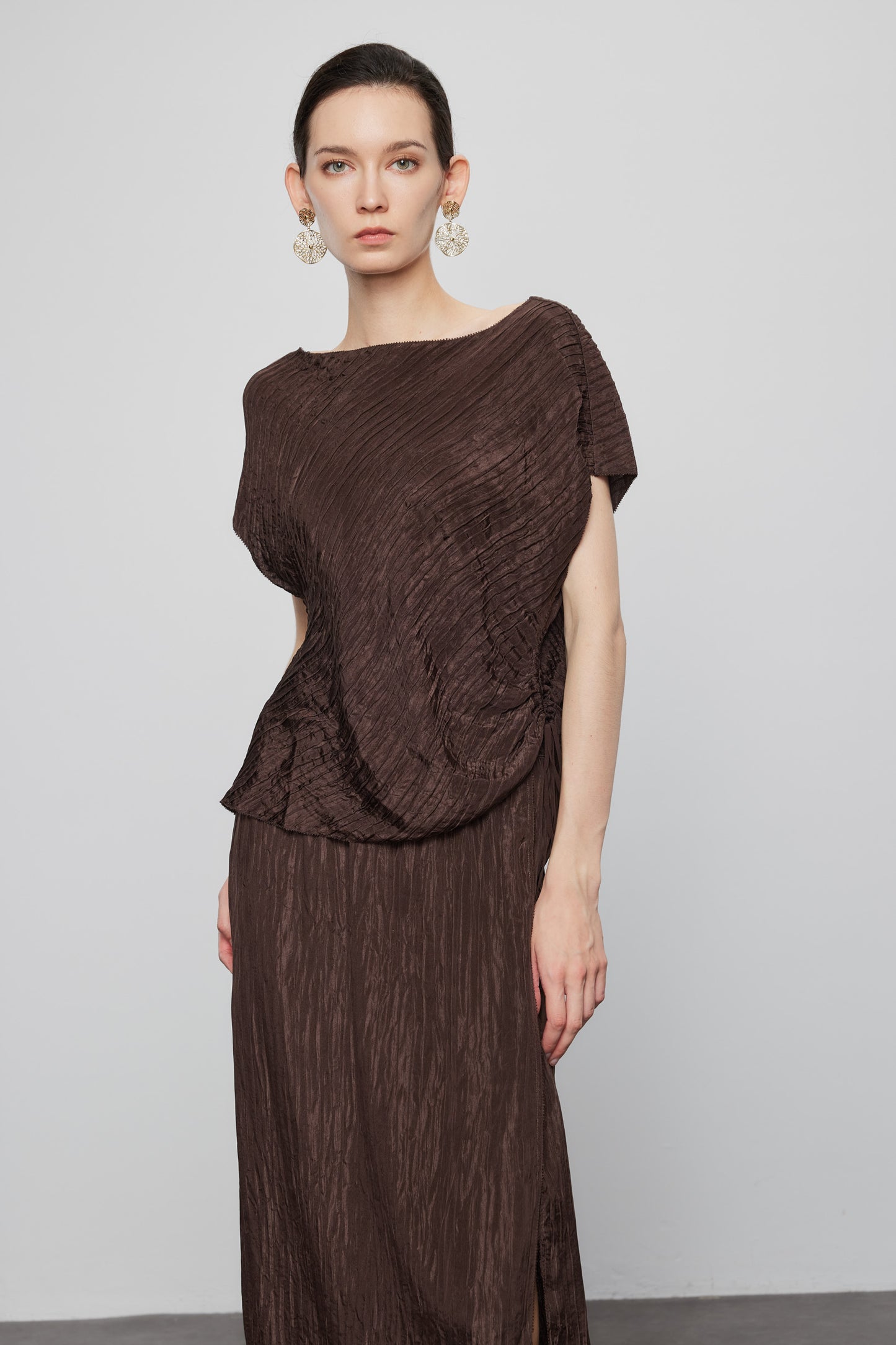 Woodgrain Pleated Silk Top In Brown