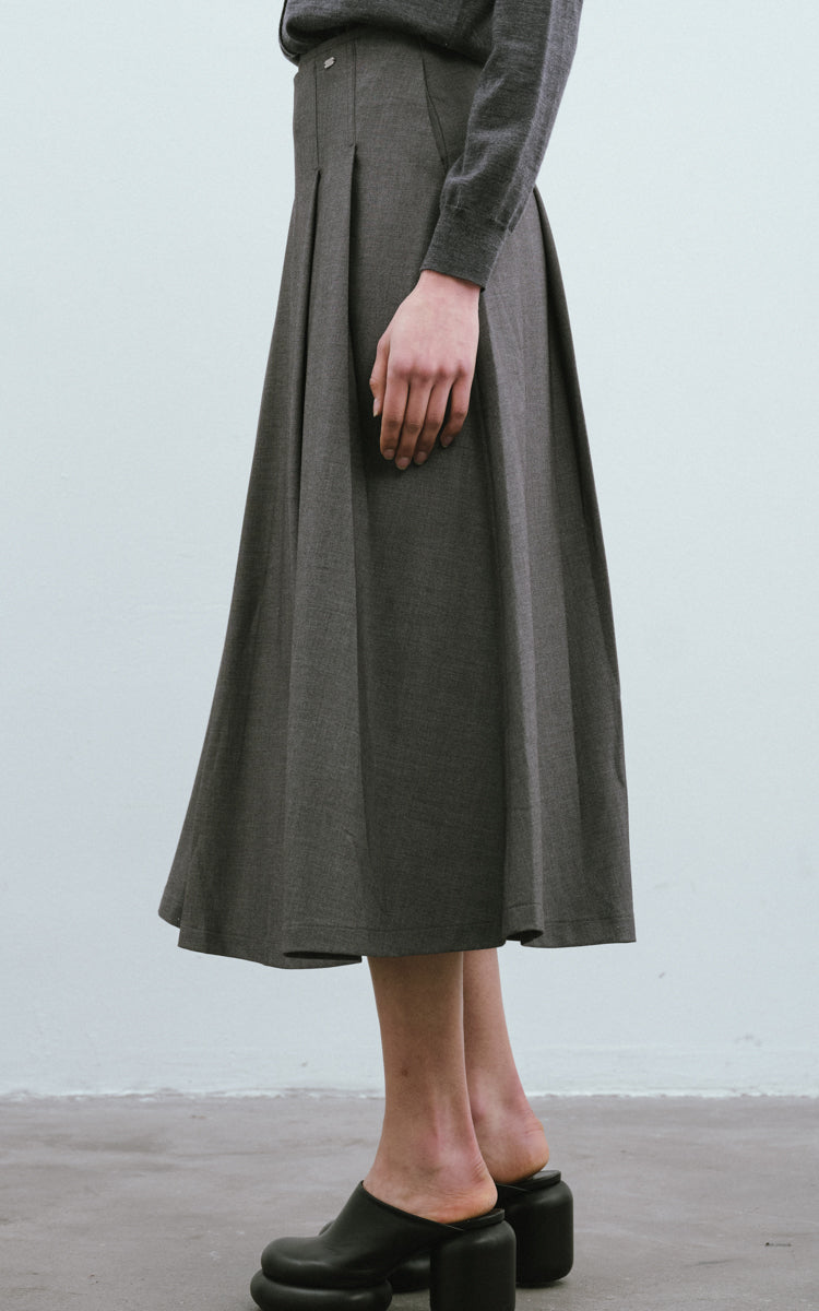Fitted Waist Pleated Skirt