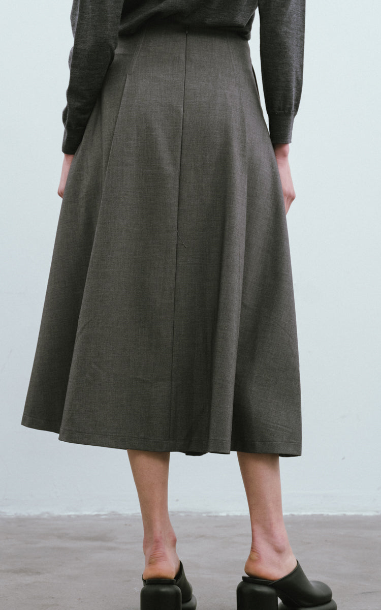 Fitted Waist Pleated Skirt
