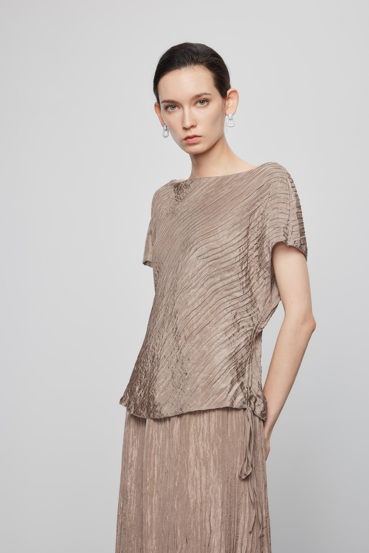 Woodgrain Pleated Silk Top In Champagne