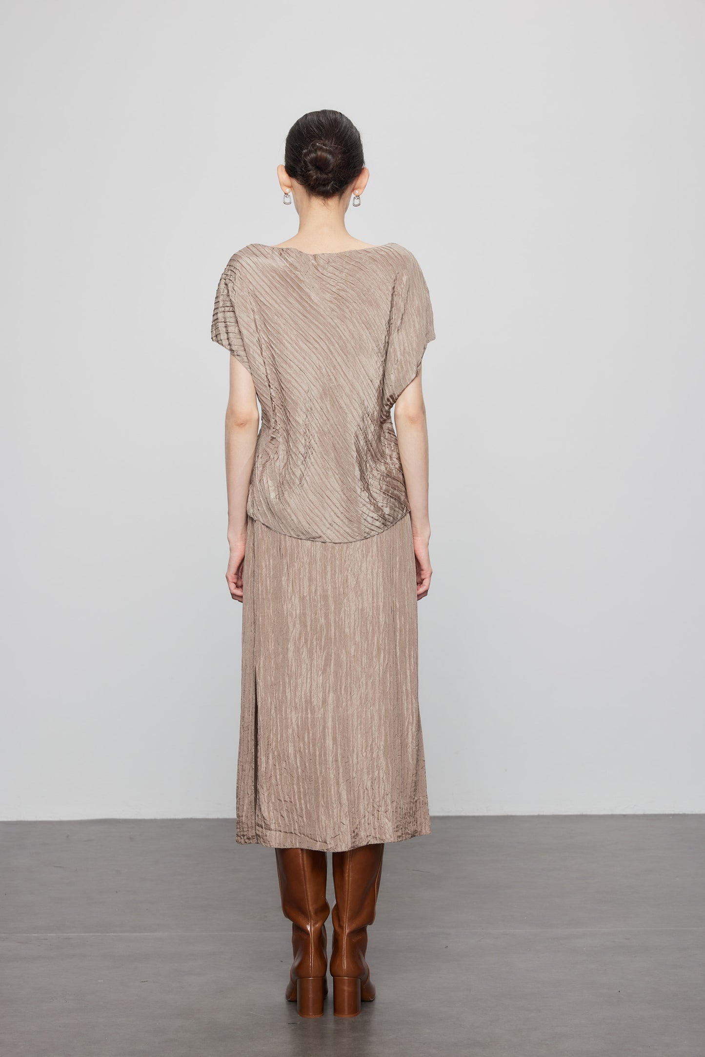 Woodgrain Pleated Silk Top In Champagne