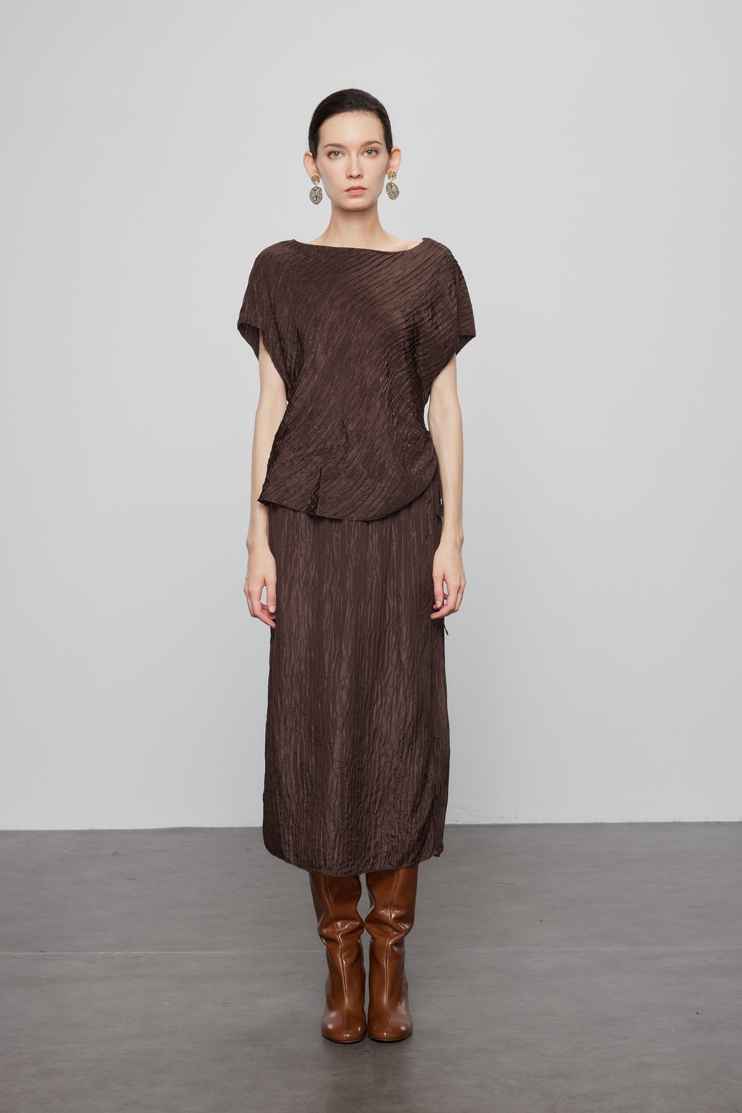 Woodgrain Pleated Silk Top In Brown