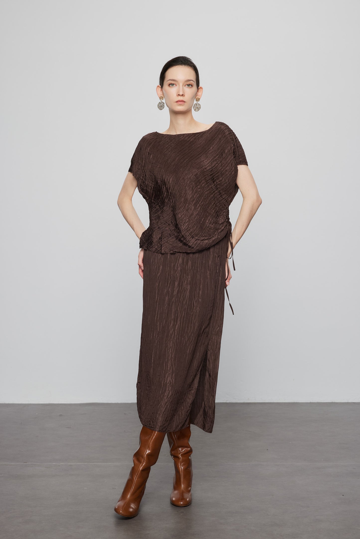 Woodgrain Pleated Silk Top In Brown