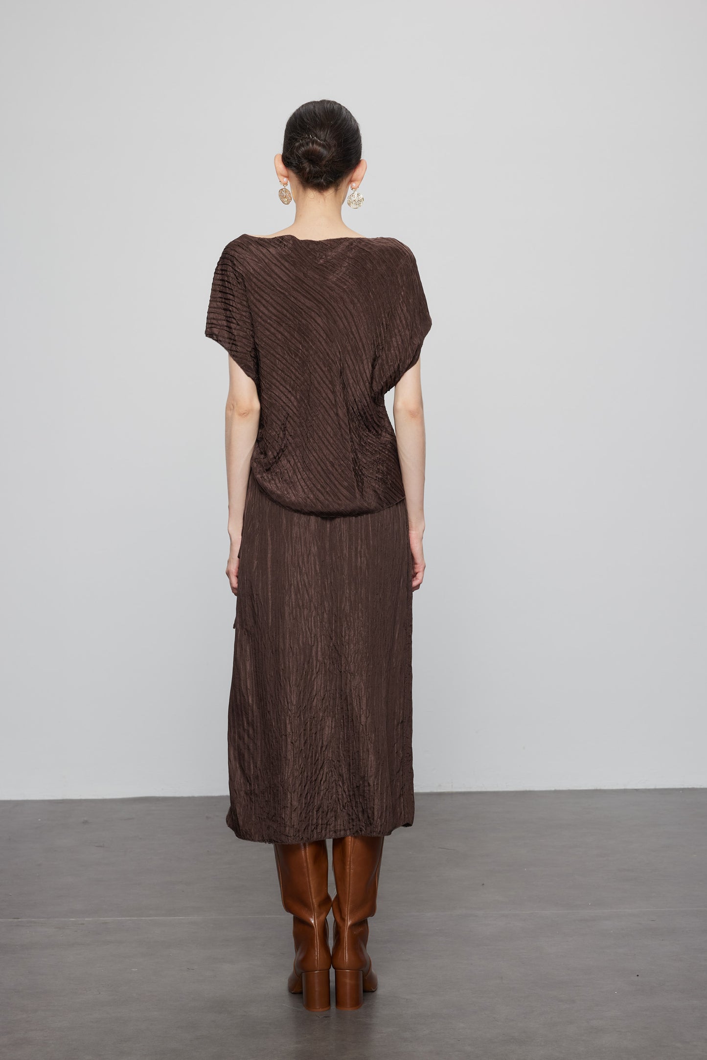 Woodgrain Pleated Silk Top In Brown