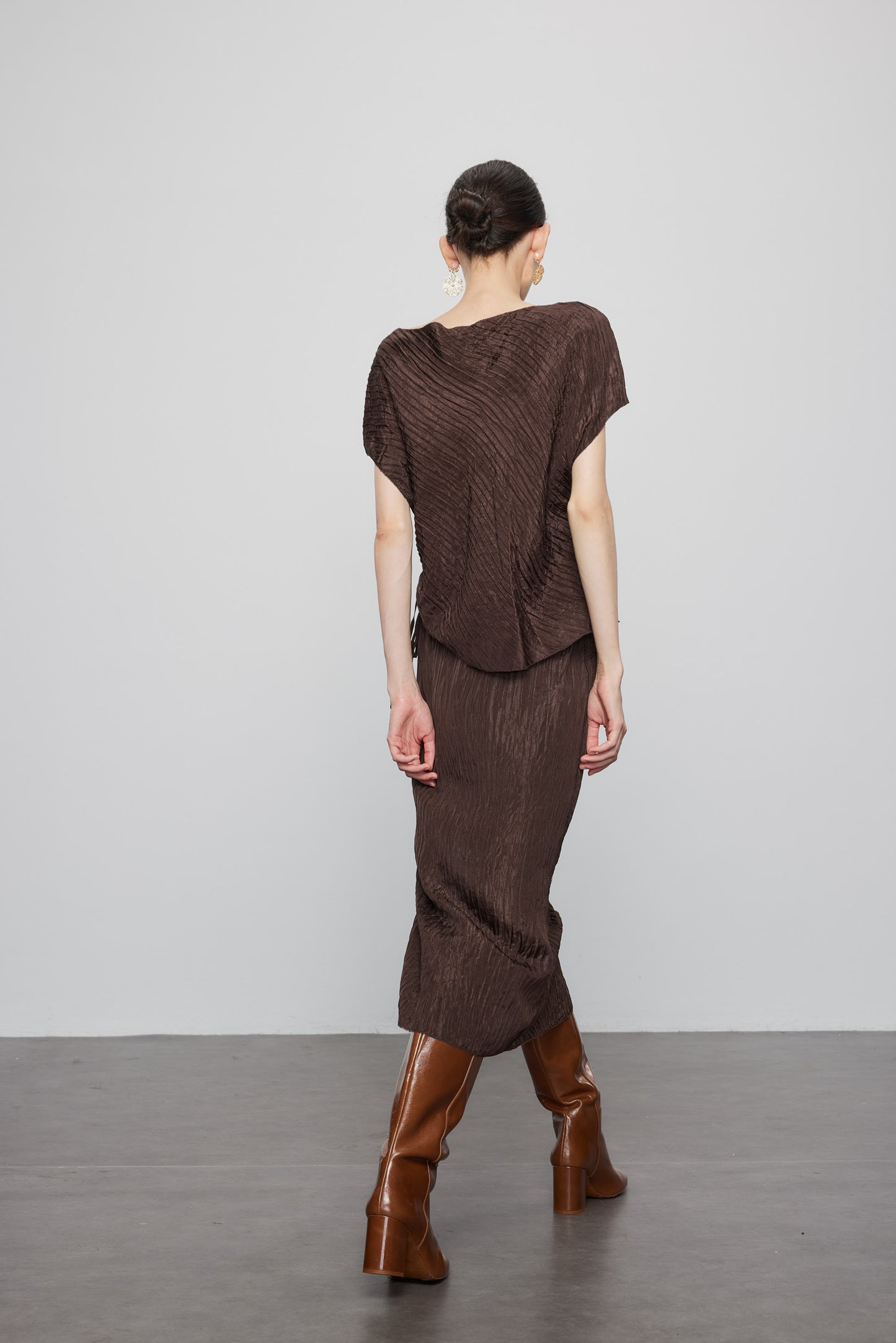Woodgrain Pleated  Silk Skirt In Brown