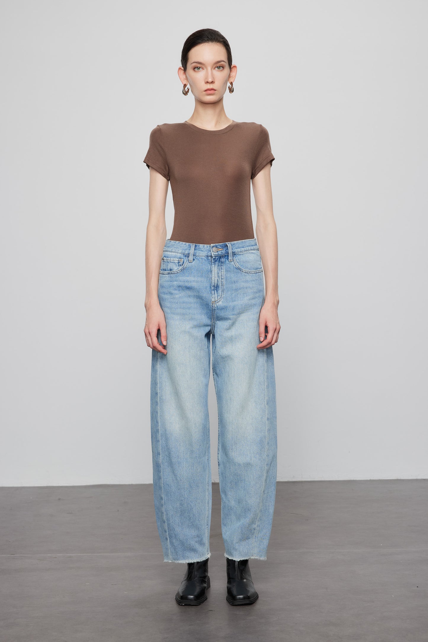 Curved Jeans