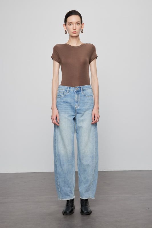 Curved Jeans