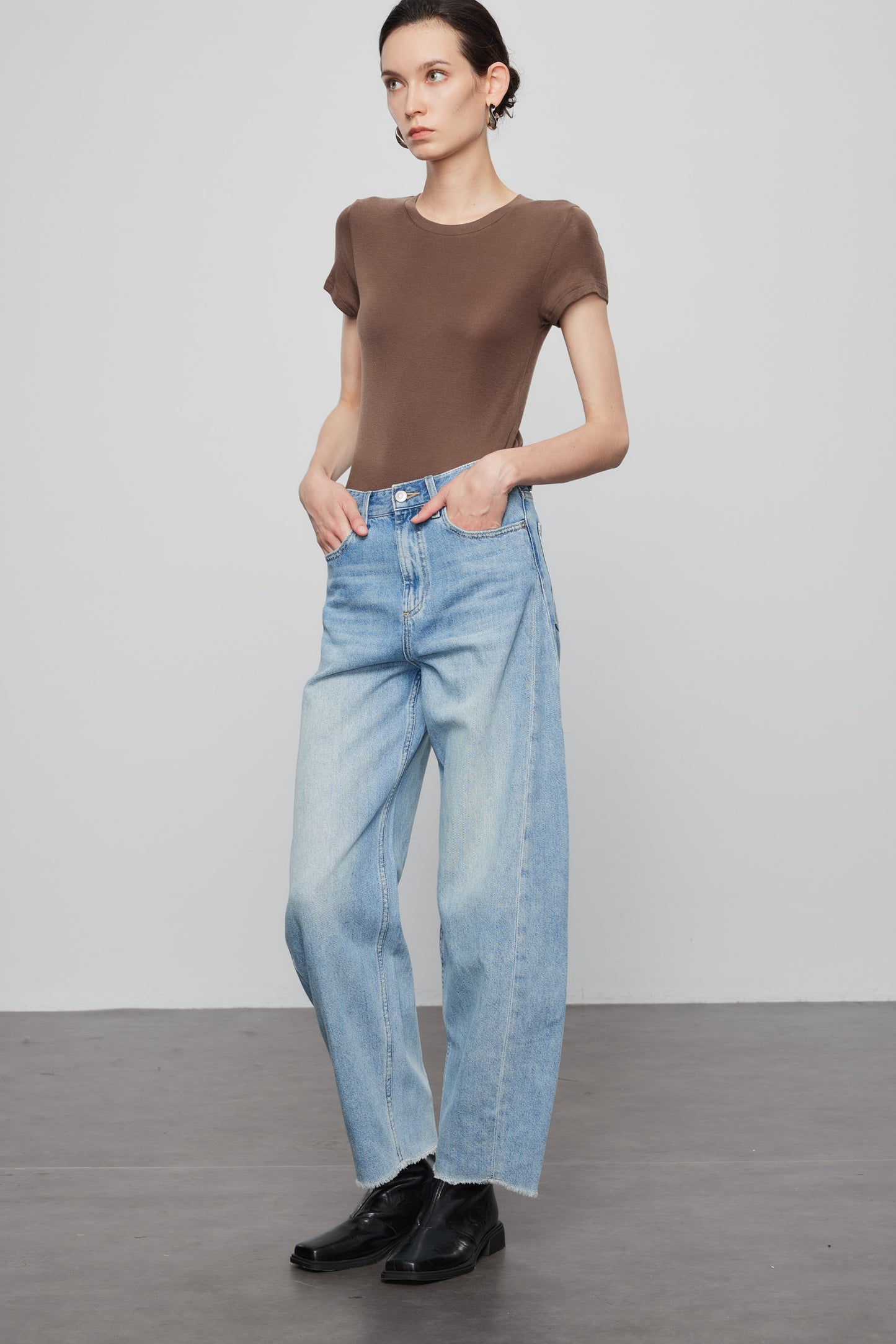 Curved Jeans