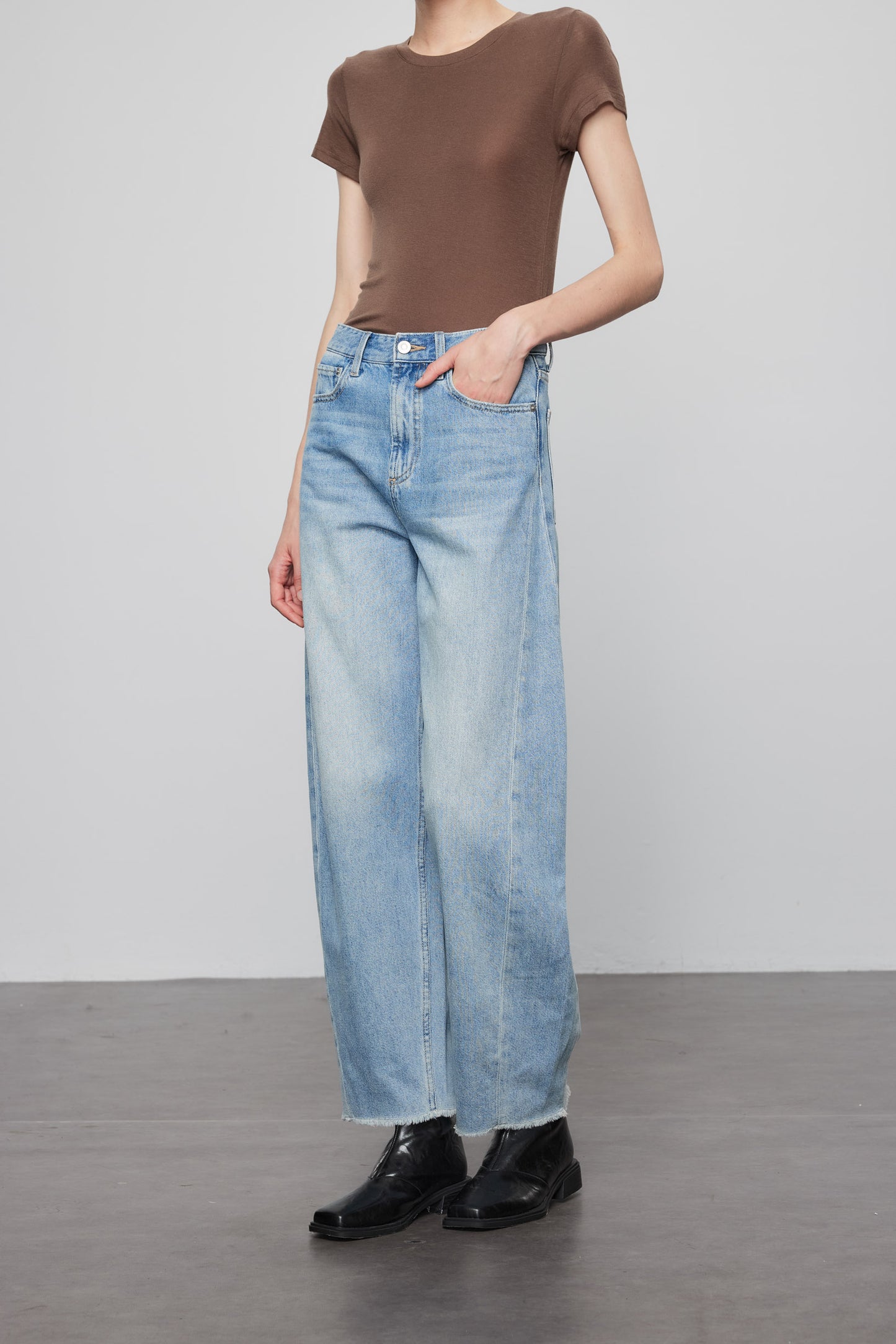 Curved Jeans